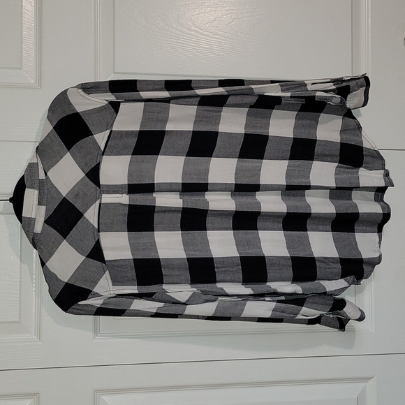 Rock & Republic long sleeve button up collard top black and white checkard large - Picture 3 of 5